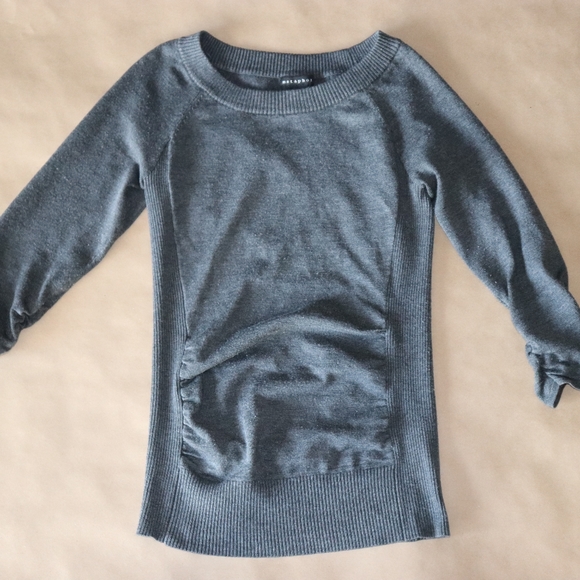 sweater - Picture 2 of 2